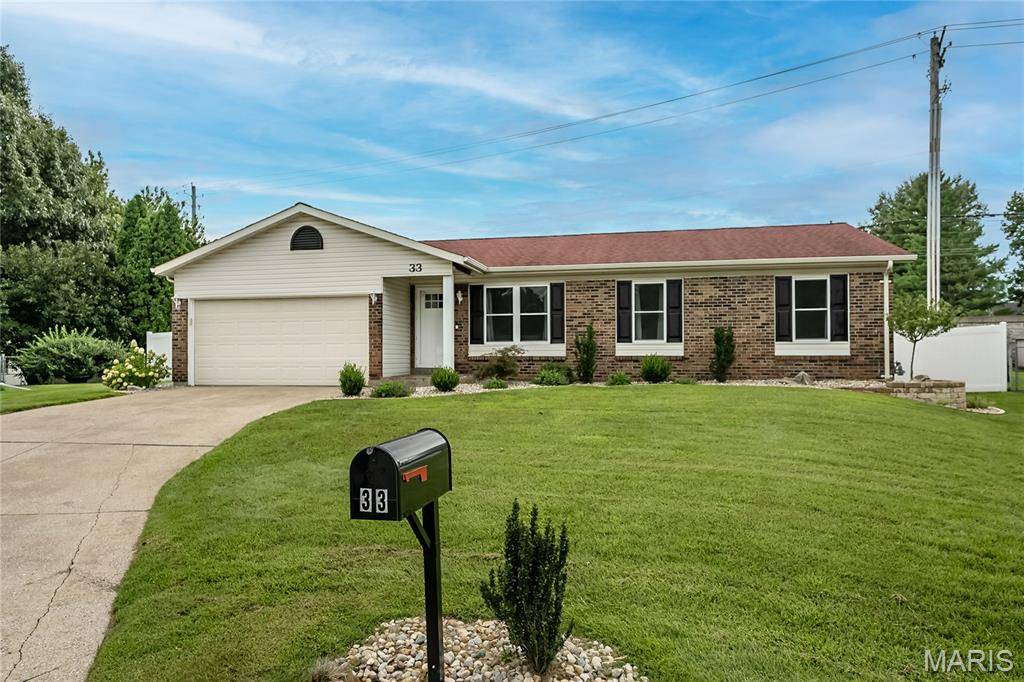 33 W Garden Walk DR, St Peters, MO 63376