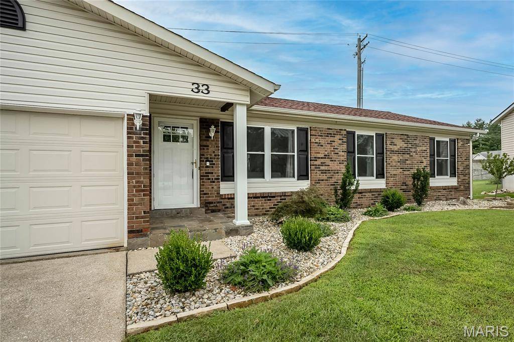 33 W Garden Walk DR, St Peters, MO 63376