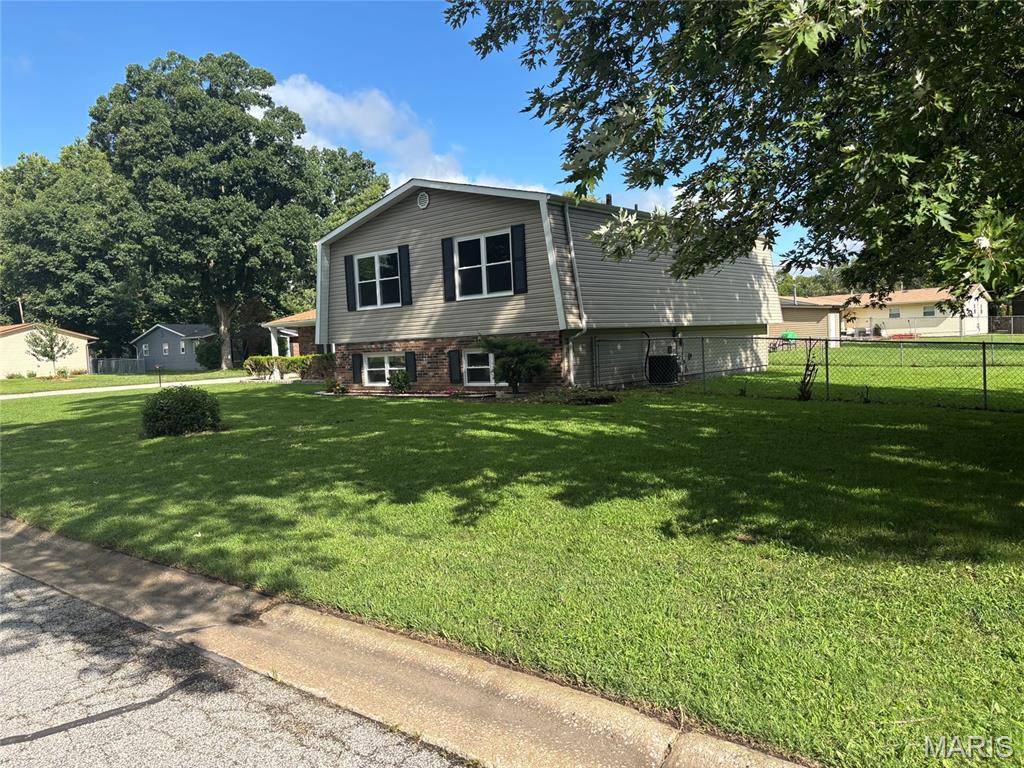 209 Orleans DR, Fairview Heights, IL 62208