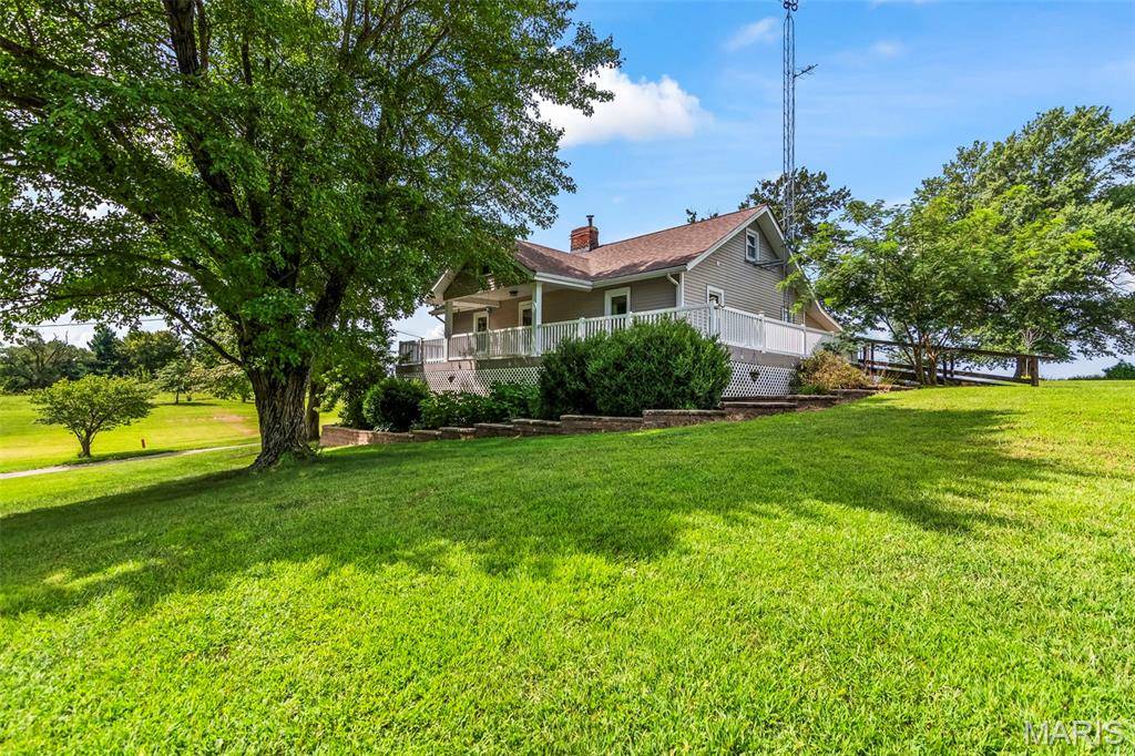 25159 E County Line RD, Waggoner, IL 62572