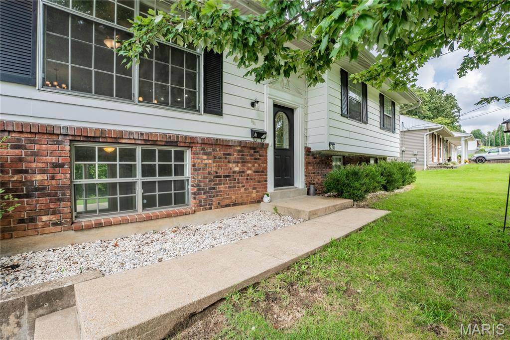 230 Ridge DR, Chester, IL 62233