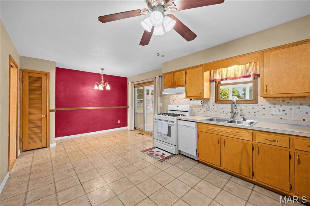 105 Liberty DR, Belleville, IL 62226