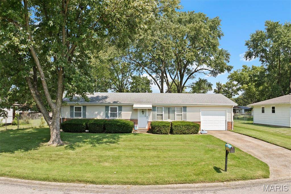 105 Liberty DR, Belleville, IL 62226