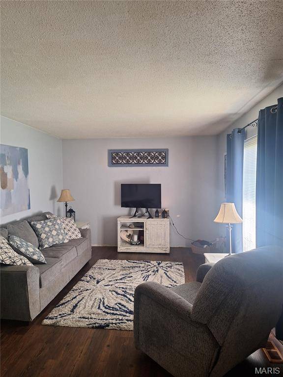 6 Watertown CIR, Granite City, IL 62040