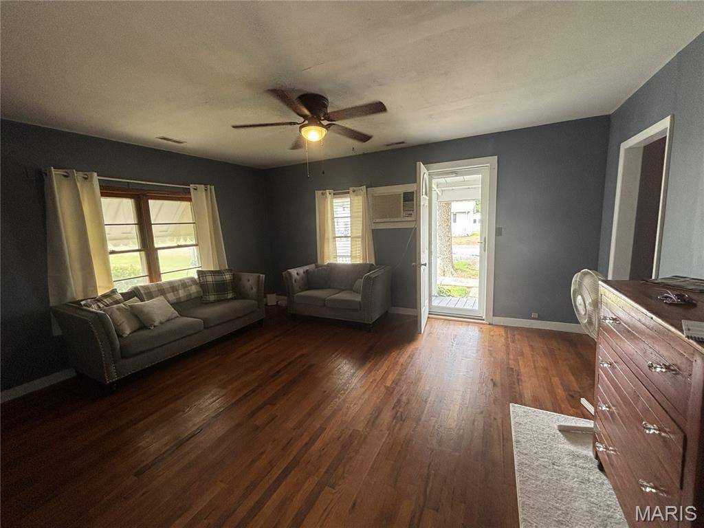 310 W Home ST, Vandalia, MO 63382