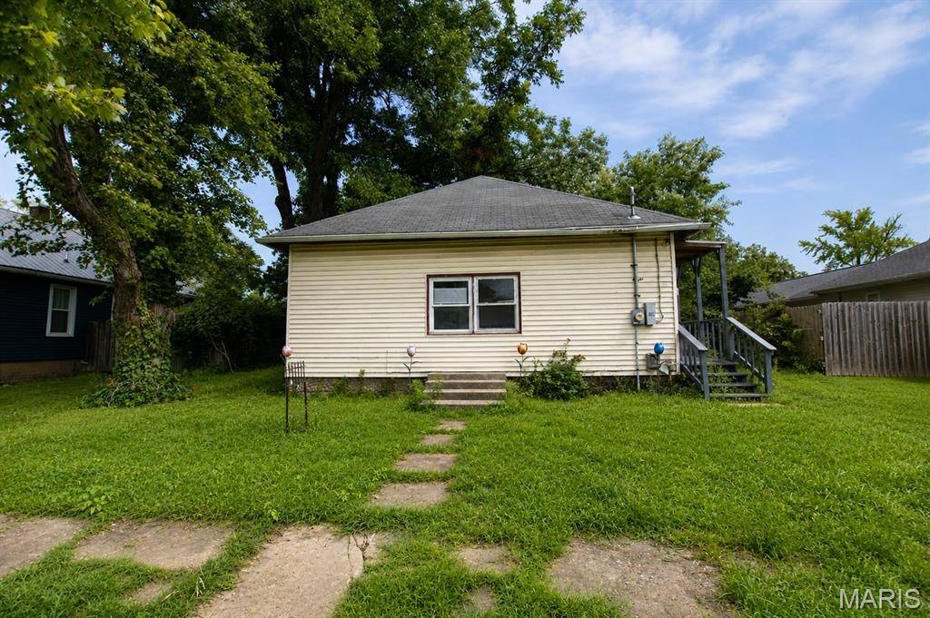 802 W 9th St, Johnston City, IL 62951