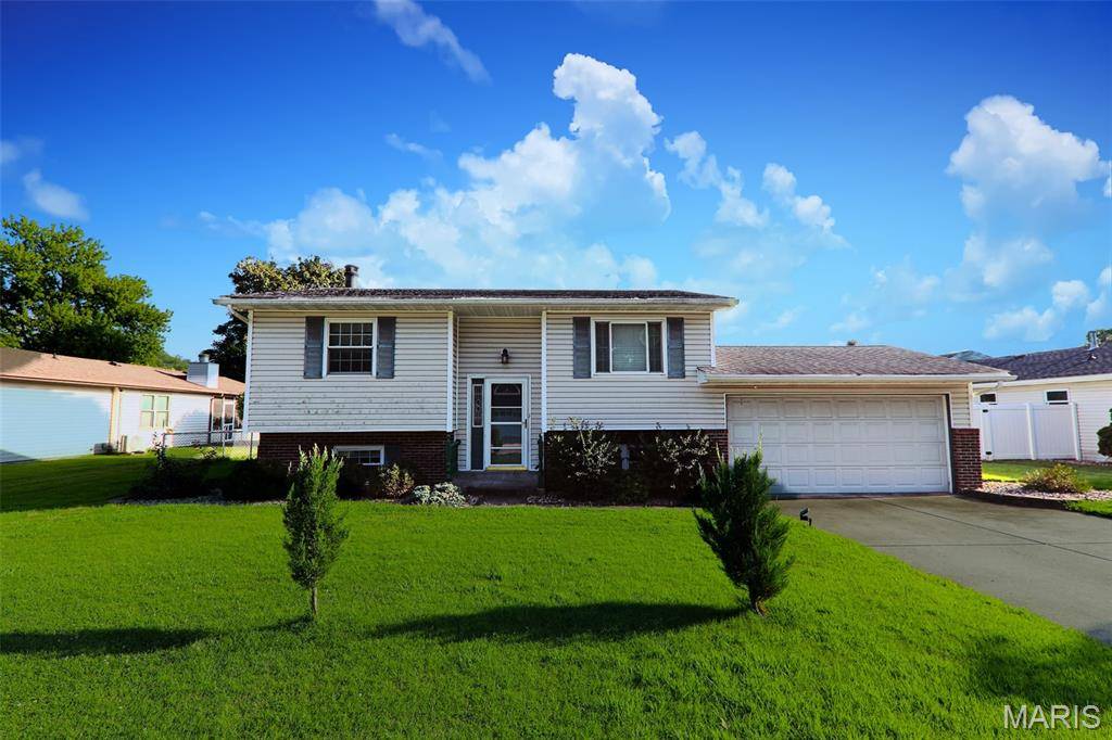 12 Blue Spruce CT, Granite City, IL 62040