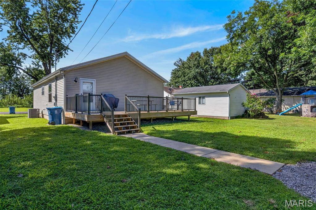 205 W Iowa ST, Trenton, IL 62293