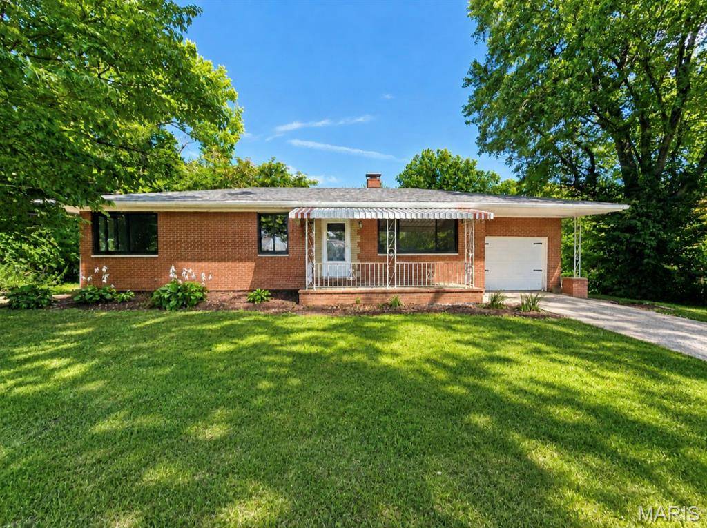 524 Pearl ST, Godfrey, IL 62035