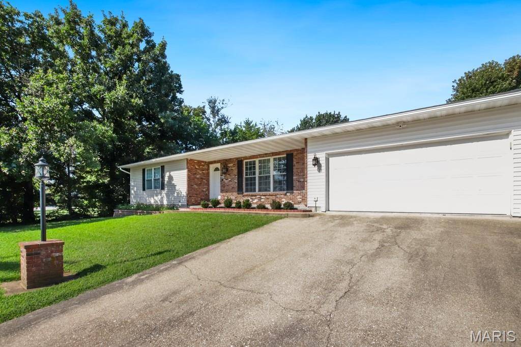641 Falcon DR, Sullivan, MO 63080