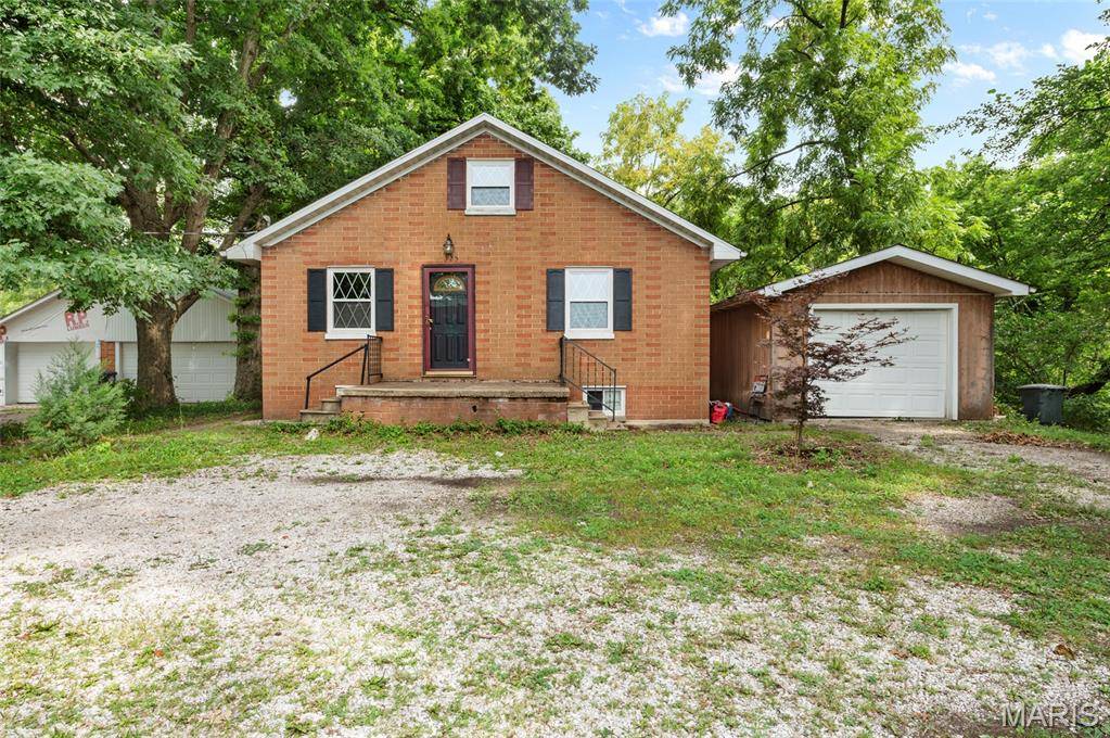 325 W North ST, Staunton, IL 62088