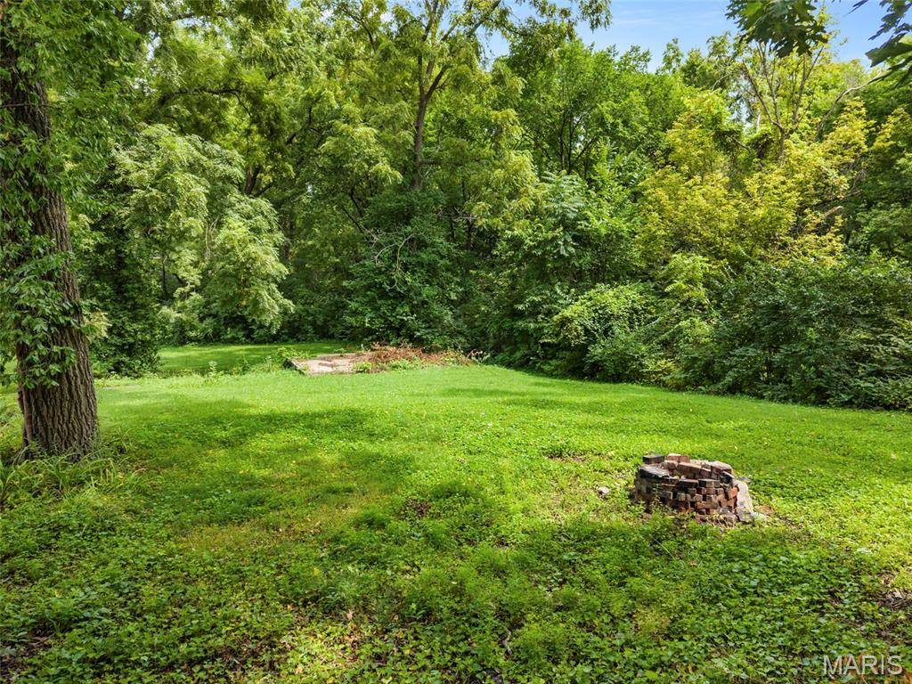 325 W North ST, Staunton, IL 62088