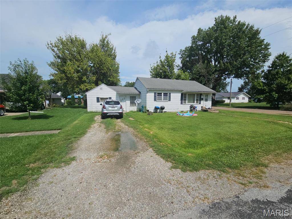 213 E Woodlawn ST, Vandalia, MO 63382