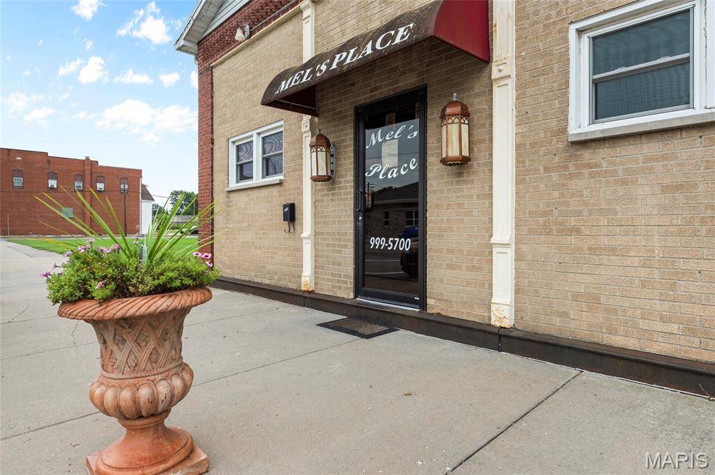 208 E Main ST, Mount Olive, IL 62069