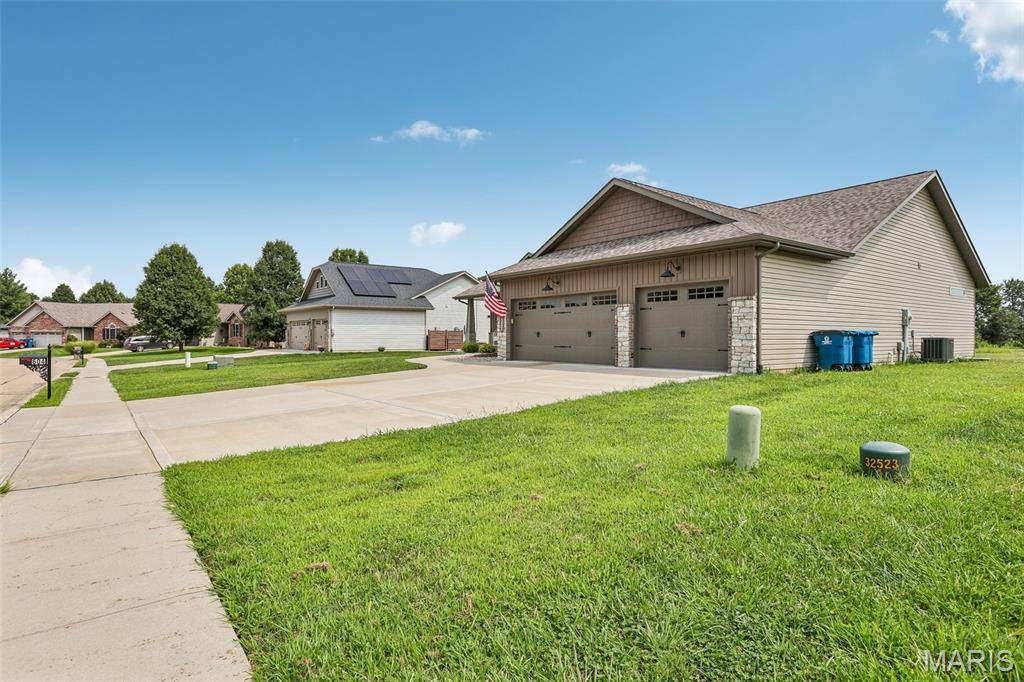 604 Briar Meadow CT, Troy, IL 62294