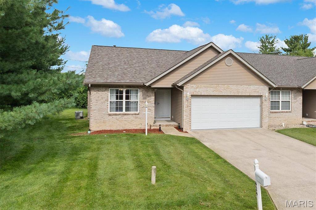 424 Aaron DR, Belleville, IL 62220