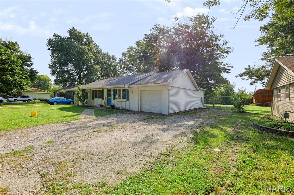515 Mobile ST, Brighton, IL 62012