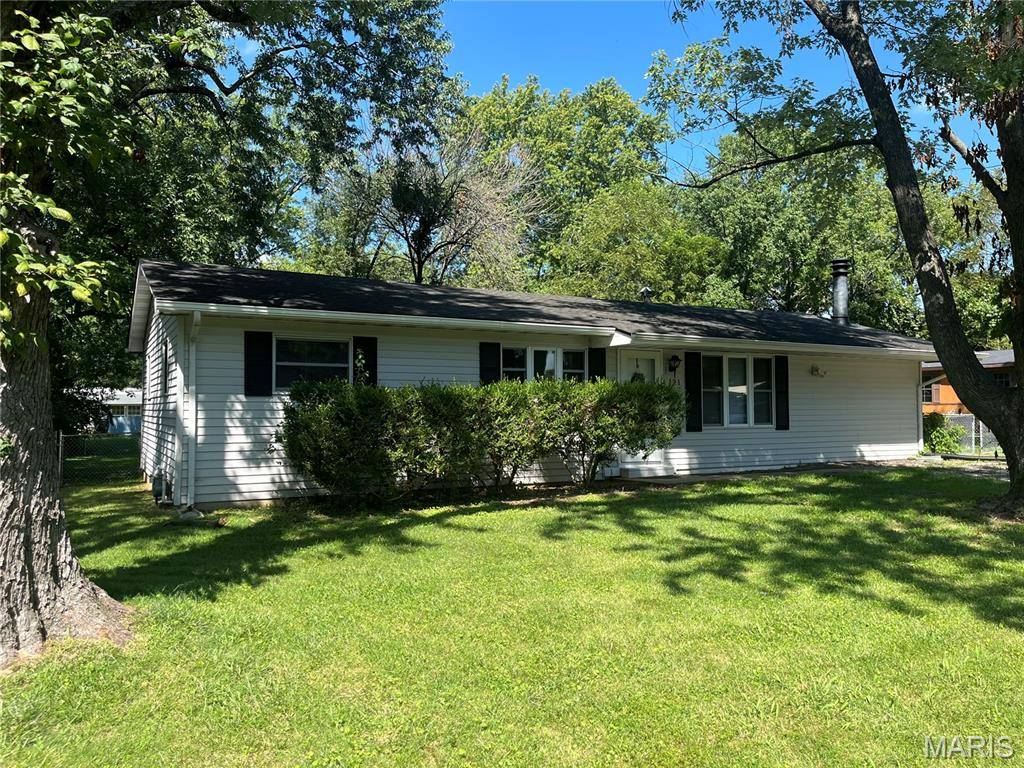 121 Richmond DR, Fairview Heights, IL 62208