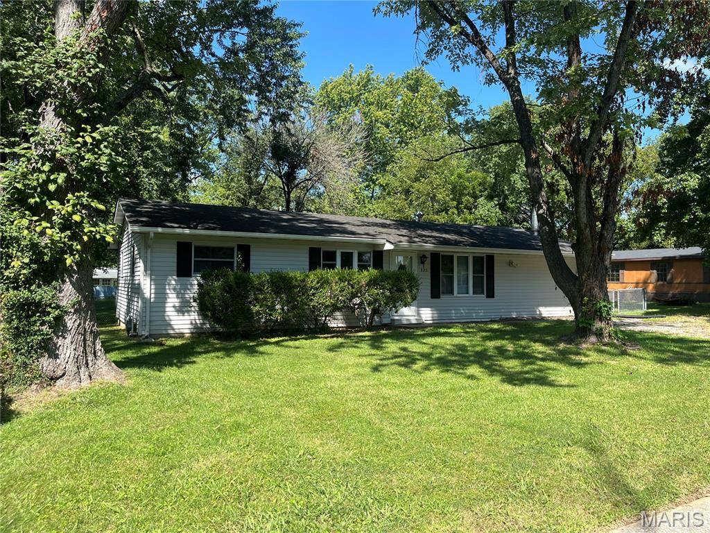 121 Richmond DR, Fairview Heights, IL 62208