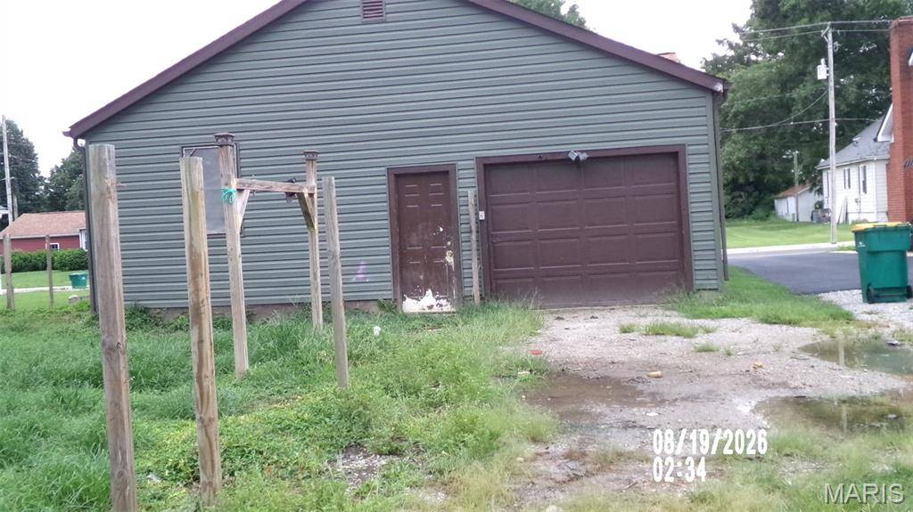 221 E Laurel ST, Millstadt, IL 62260