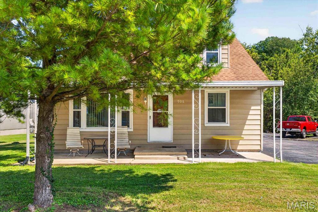 908 S Main ST, Columbia, IL 62236