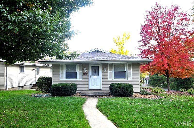 524 Phillipena ST, Edwardsville, IL 62025
