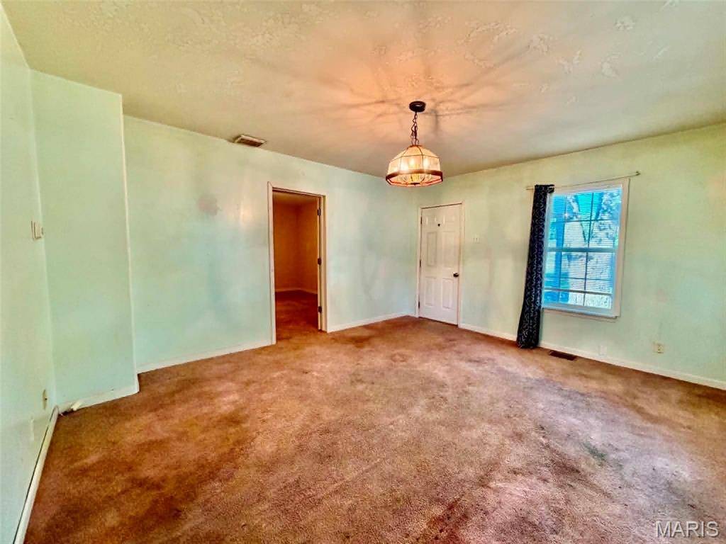 1202 N Madison ST, Litchfield, IL 62056