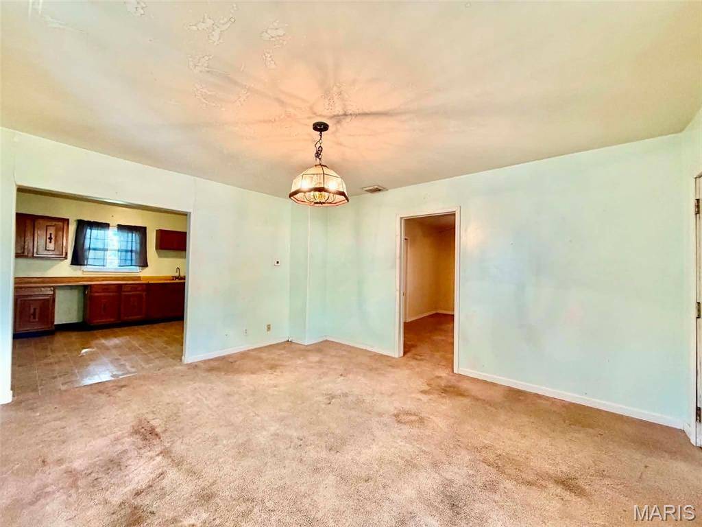 1202 N Madison ST, Litchfield, IL 62056