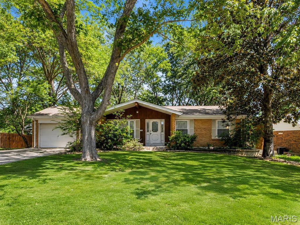 319 Cherry Hill DR, Ellisville, MO 63011