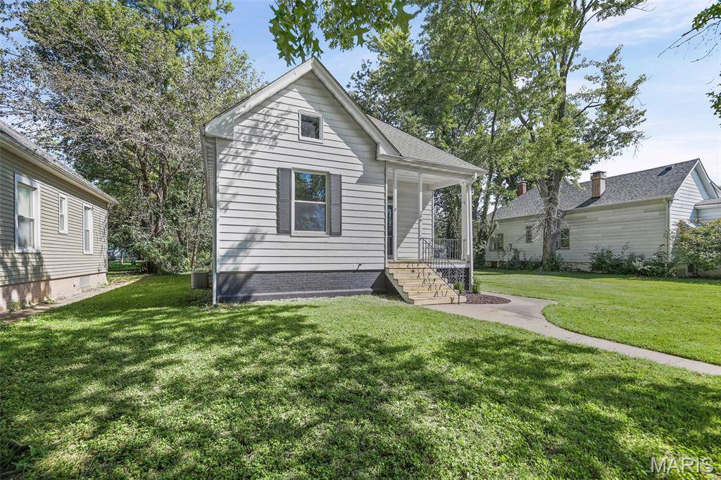 106 Hazel Ave. AVE, Belleville, IL 62223