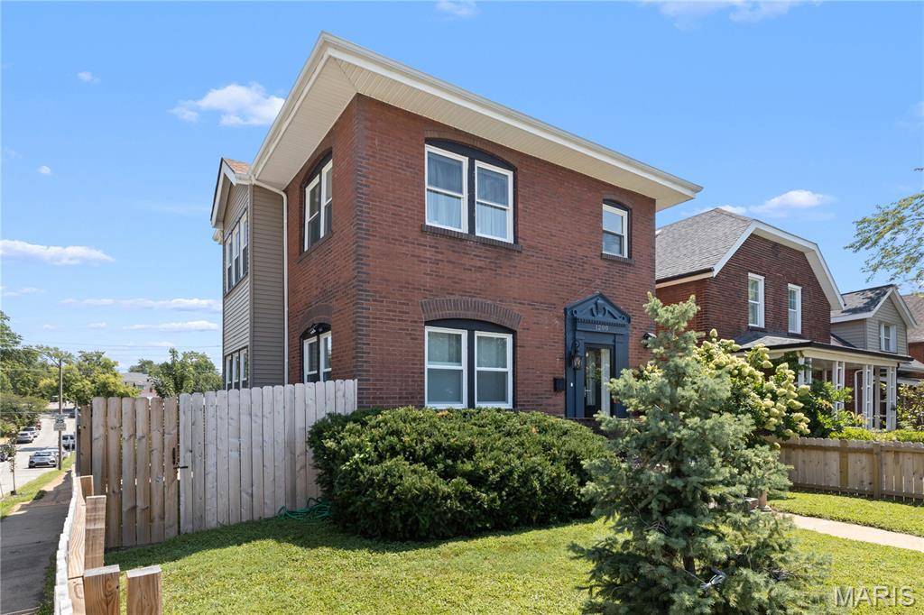 1200 McCausland AVE, St Louis, MO 63117