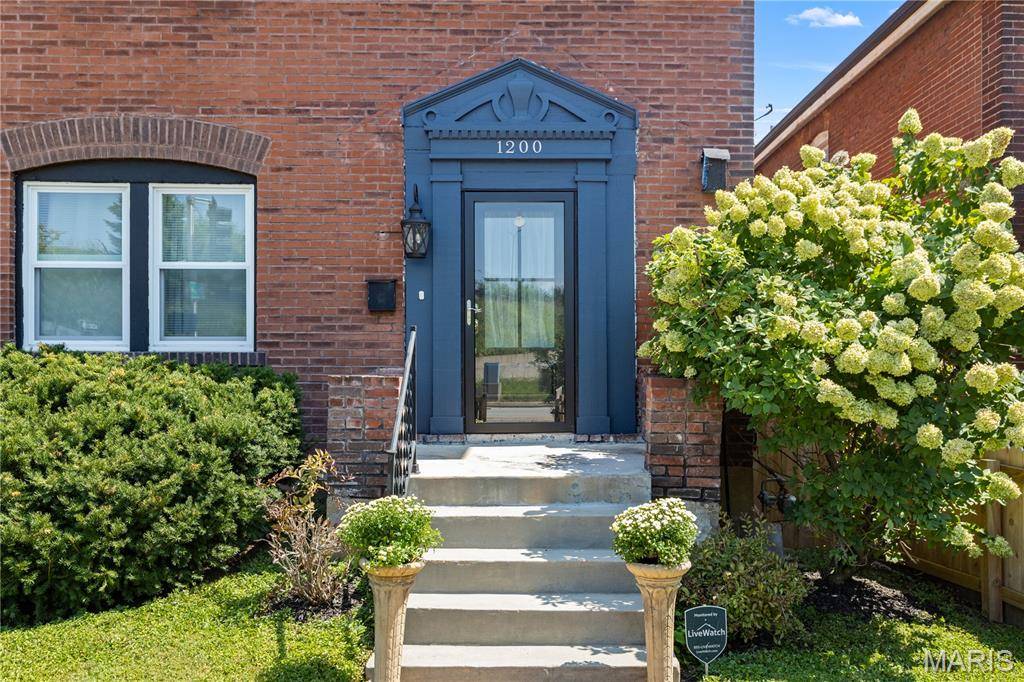 1200 McCausland AVE, St Louis, MO 63117