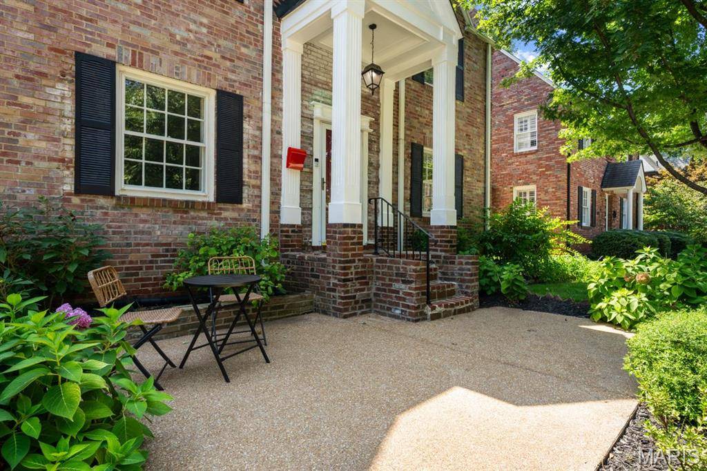 8016 Gannon AVE, University City, MO 63130