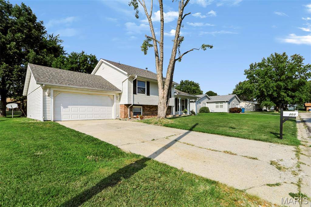 203 Meadow DR, Troy, IL 62294