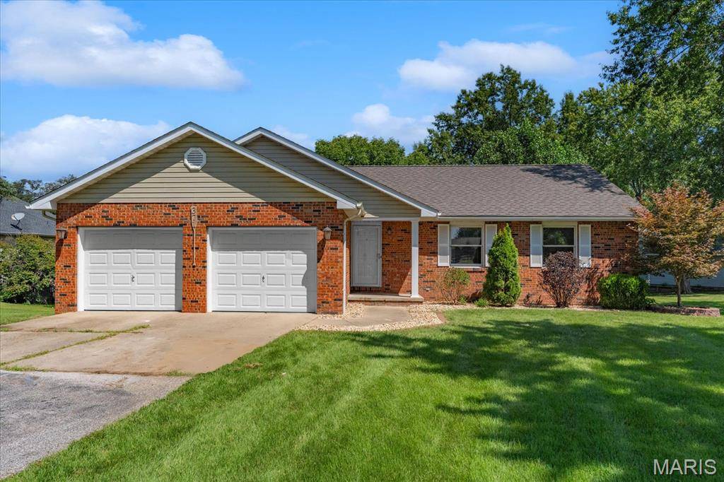 371 Point Of View DR, Edwardsville, IL 62025