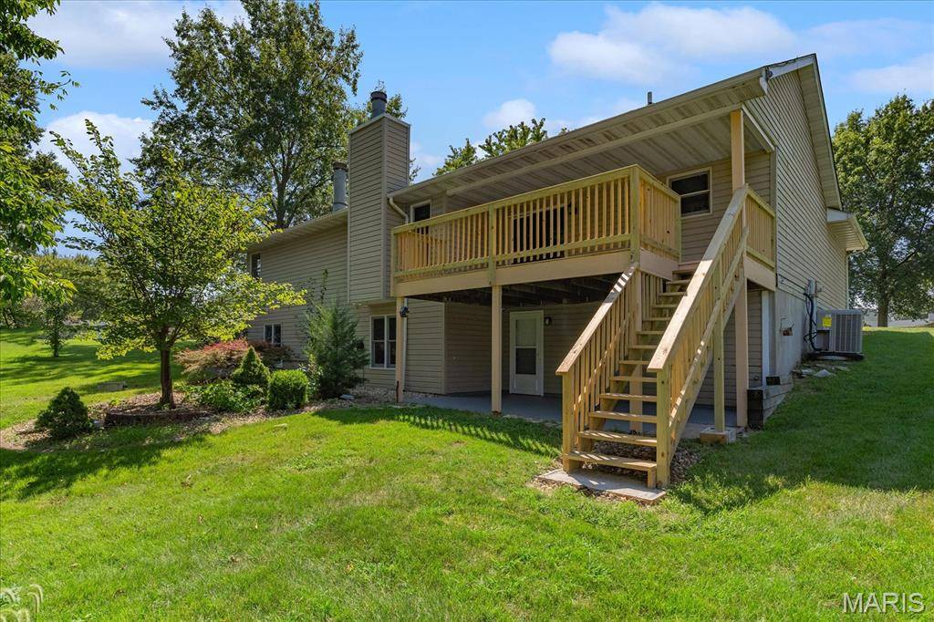 371 Point Of View DR, Edwardsville, IL 62025