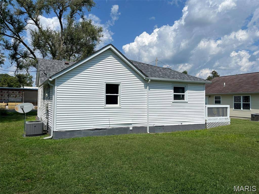 506 Panhorst ST, Staunton, IL 62088