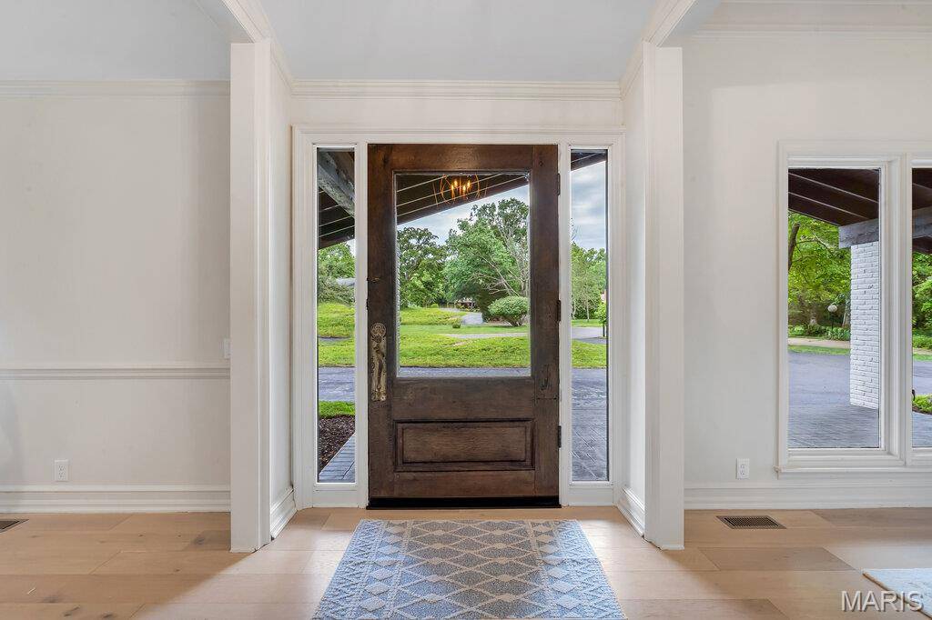 15 Meadowbrook Country Club Estate, Ballwin, MO 63011