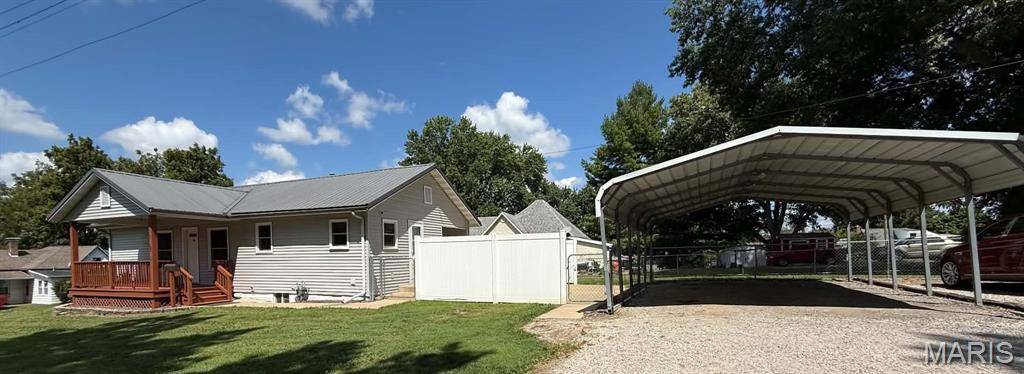 330 S 2nd ST, Vandalia, IL 62471