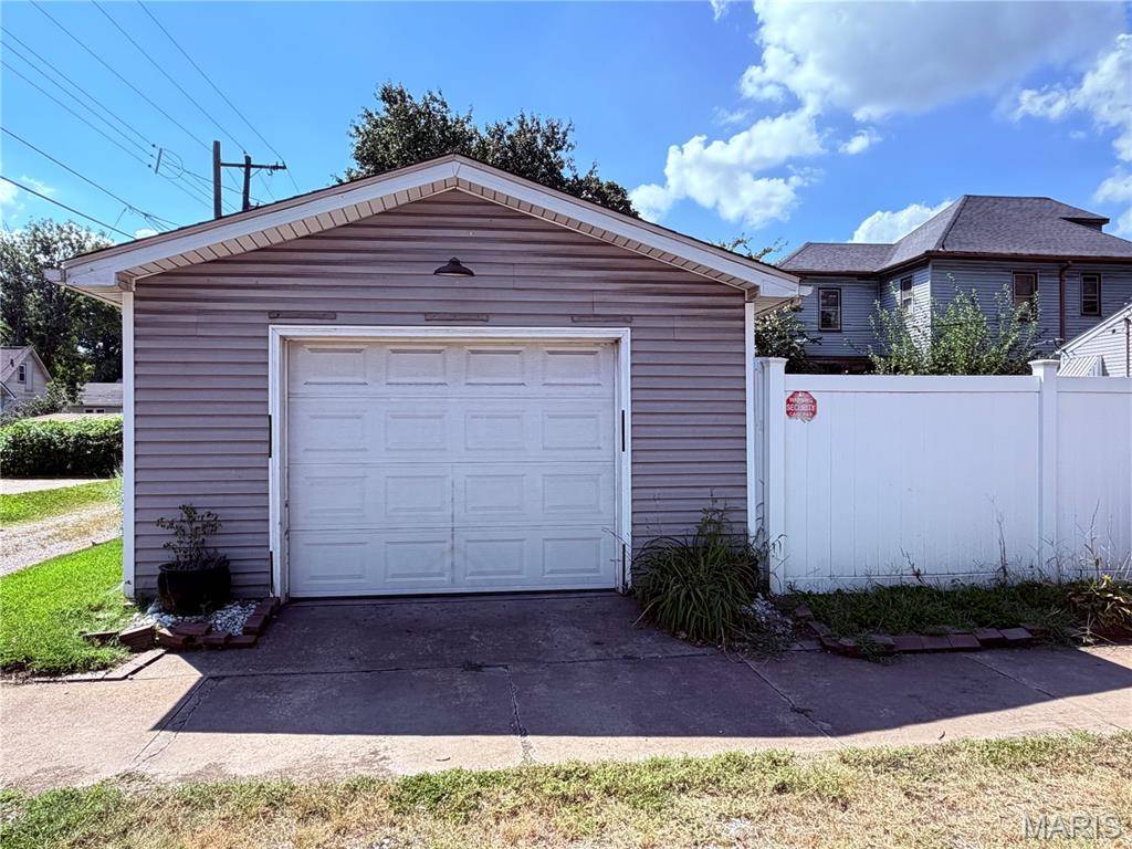 2236 E 24th ST, Granite City, IL 62040