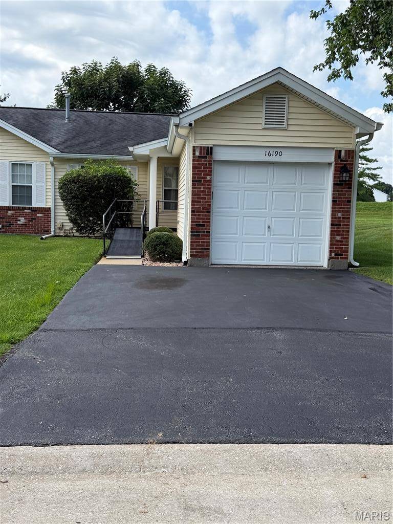 16190 Rose Wreath LN, Florissant, MO 63034