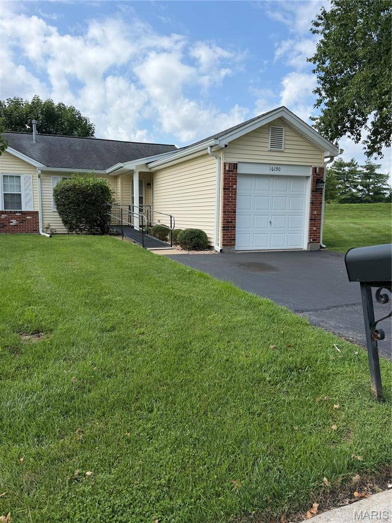 16190 Rose Wreath LN, Florissant, MO 63034