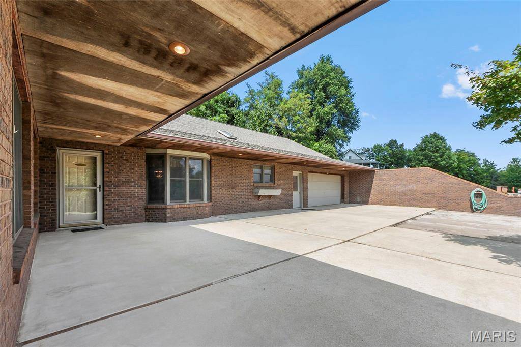 7 Greenbriar LN, Chester, IL 62233