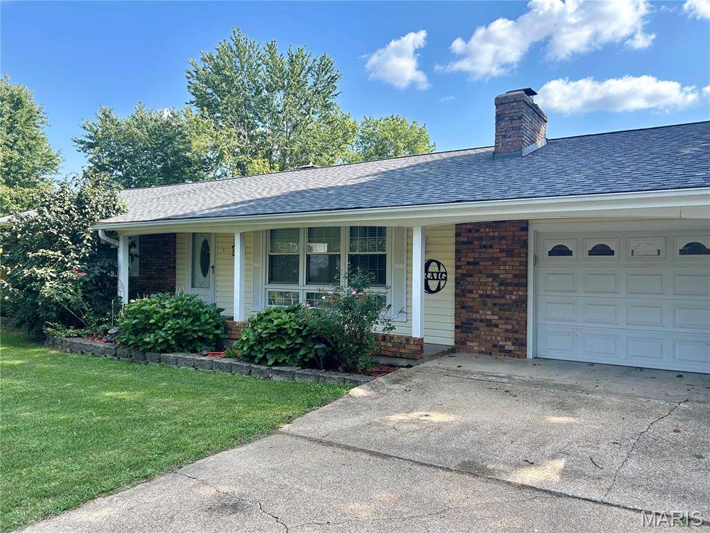 425 Eggers ST, Bismarck, MO 63624