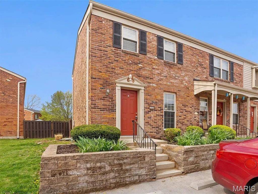 1223 Clarkson CT #1223, Ballwin, MO 63011