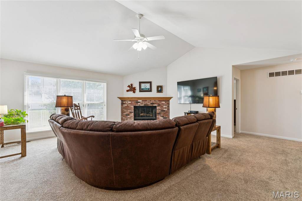4613 Valleydale RD, Godfrey, IL 62035