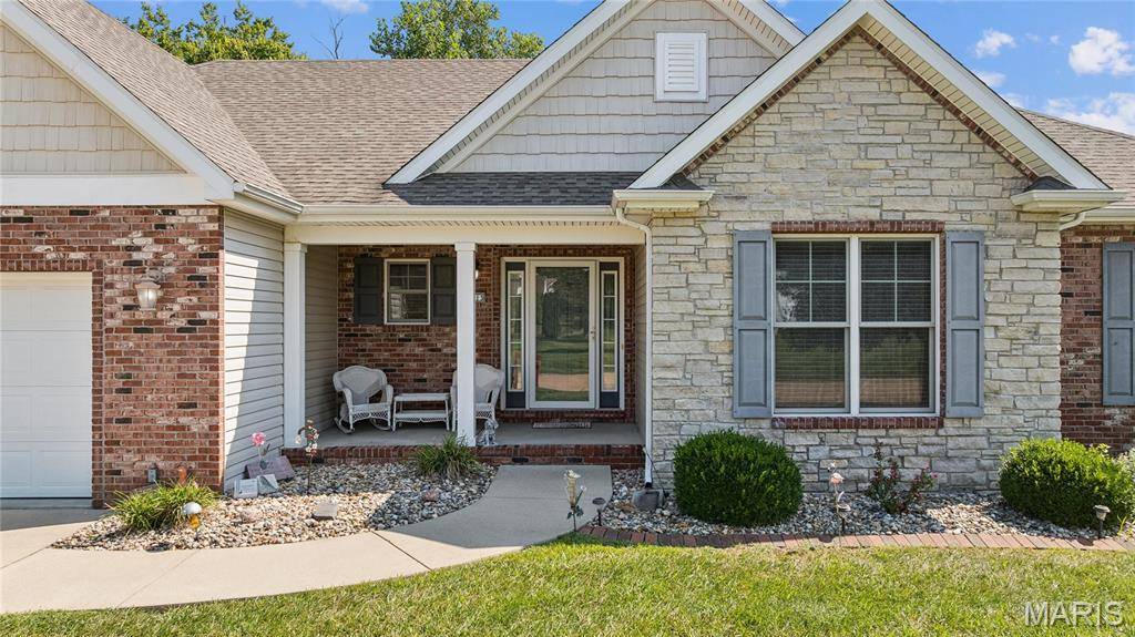 4613 Valleydale RD, Godfrey, IL 62035