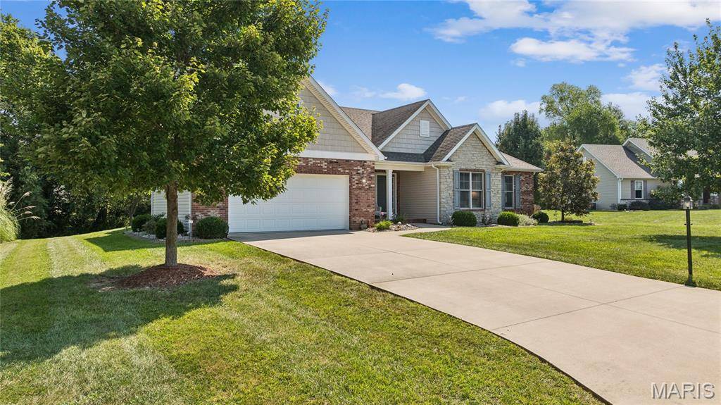 4613 Valleydale RD, Godfrey, IL 62035