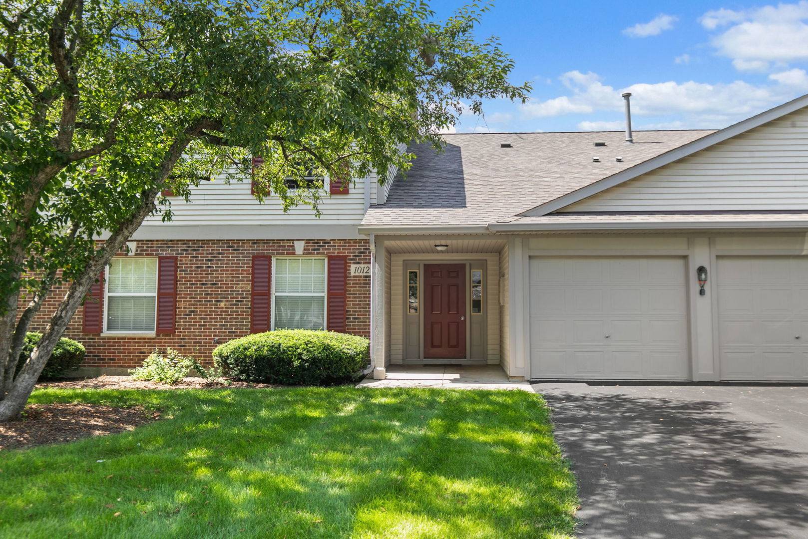 1012 Saxon CT #C, Elgin, IL 60120