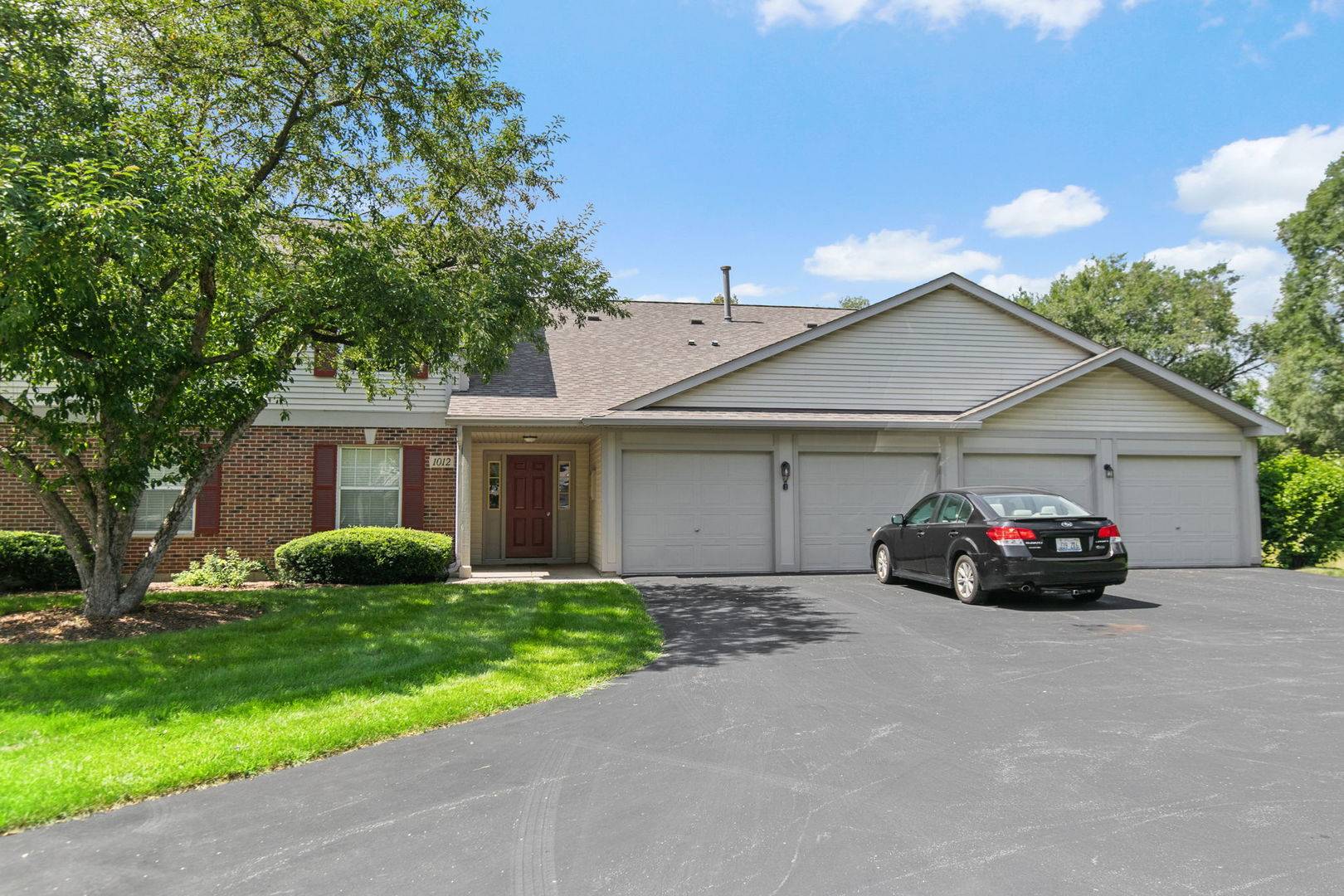 1012 Saxon CT #C, Elgin, IL 60120